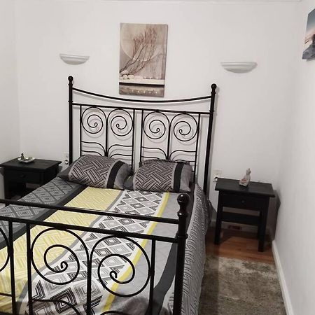 Appt En Bas De Villa, Petit Exterieur, 1 Place De Parking Cuers Bagian luar foto