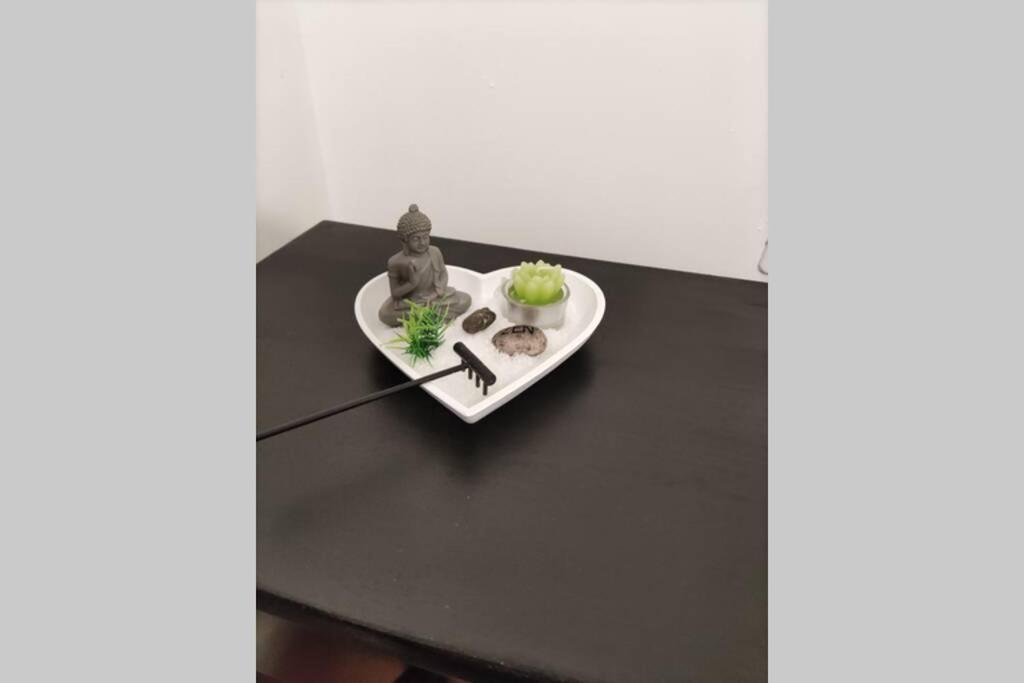 Appt En Bas De Villa, Petit Exterieur, 1 Place De Parking Cuers Bagian luar foto