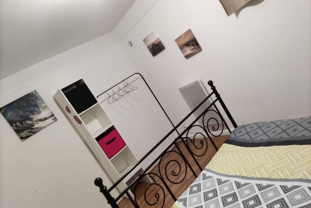 Appt En Bas De Villa, Petit Exterieur, 1 Place De Parking Cuers Bagian luar foto