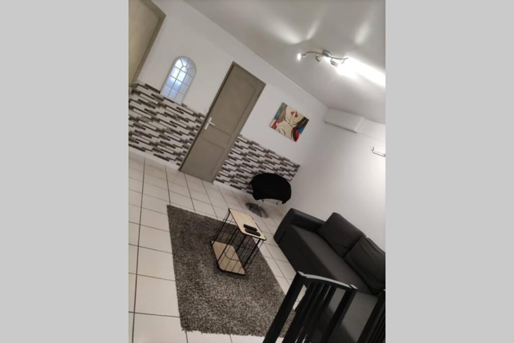 Appt En Bas De Villa, Petit Exterieur, 1 Place De Parking Cuers Bagian luar foto