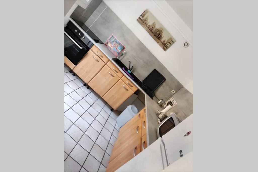 Appt En Bas De Villa, Petit Exterieur, 1 Place De Parking Cuers Bagian luar foto